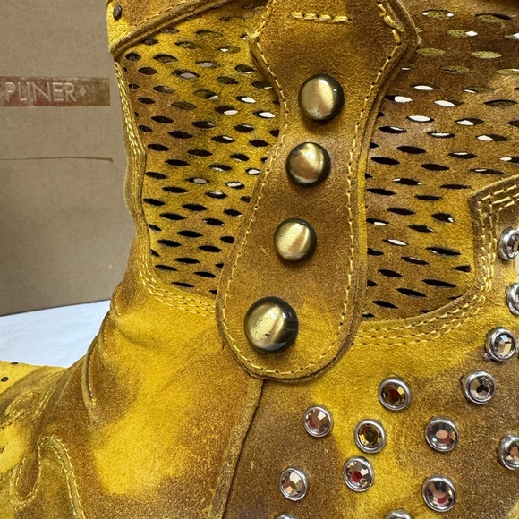 Donald J Pliner Soroh vintage suede boots - Picture 10 of 13